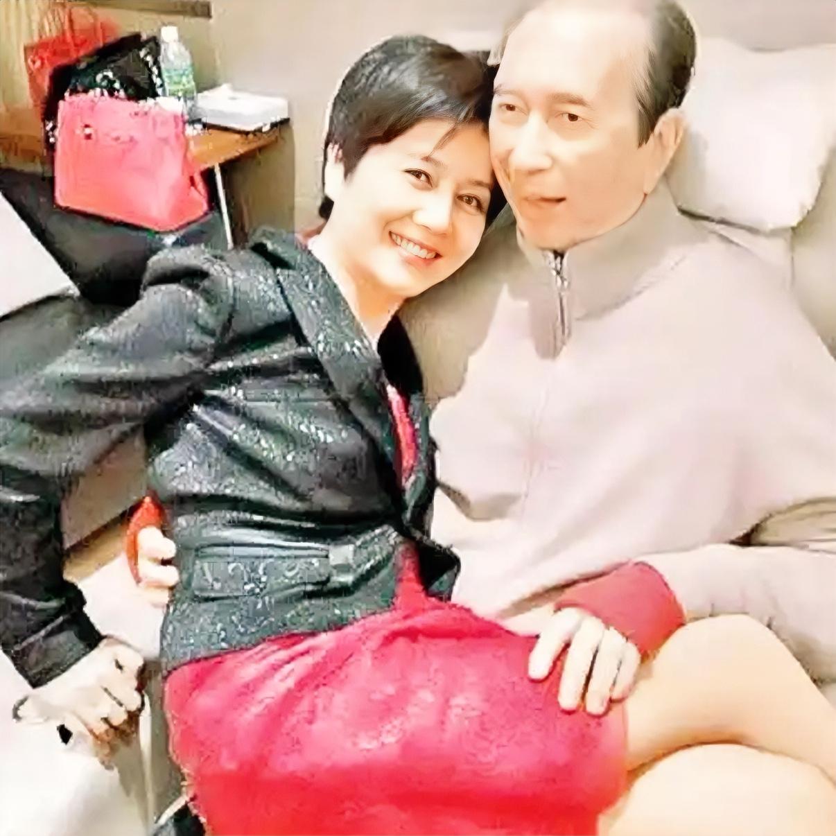 一直有个疑惑，四太梁安琪法律登记上应该是属于“未婚”吧？赌王何鸿燊有没有和四太梁