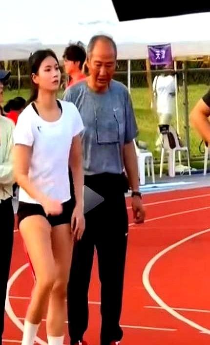 孙海平带夏思凝这事，网友们都在蹲后续！这位把刘翔送上体坛神坛的老教练，本来早
