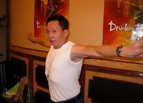 ​别说6000万，6块钱我都不会给！61岁的翁静晶，面对亡夫刘家良骨灰被盗的