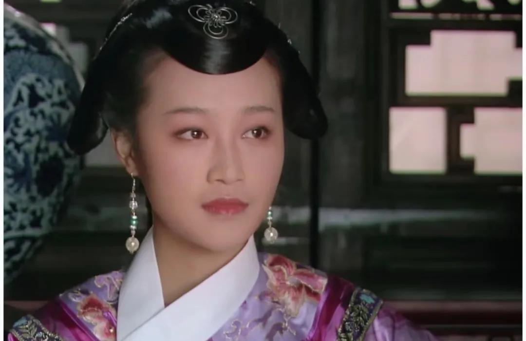 重温《甄嬛传》，一直有个疑问：甄嬛认浣碧做钮祜禄家二小姐，怎么连浣碧妈都能进宗祠