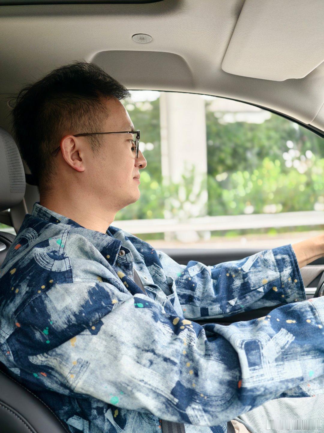 谷总给我评评理吧?坦克500提车回来这么久了,今天都要去上牌了!某人连方向盘都不