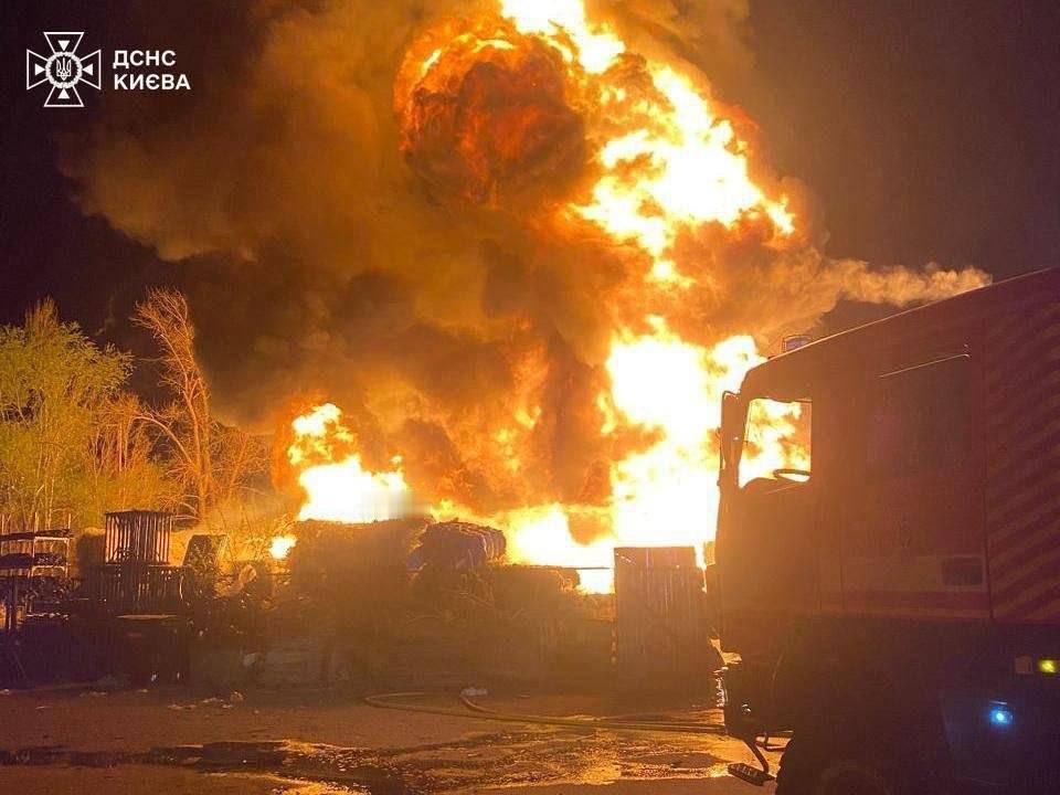 “炸！炸！炸！659架伊朗小摩托，俄军又炸出创纪录数字！”央视新闻报道称，当地时