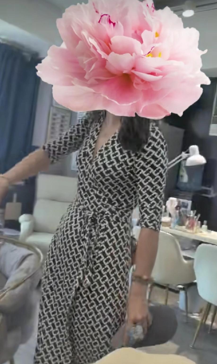 山东济南。疑是某大学女研究生和美甲店工作人员发生争执，在争执过程中，这位女研究生