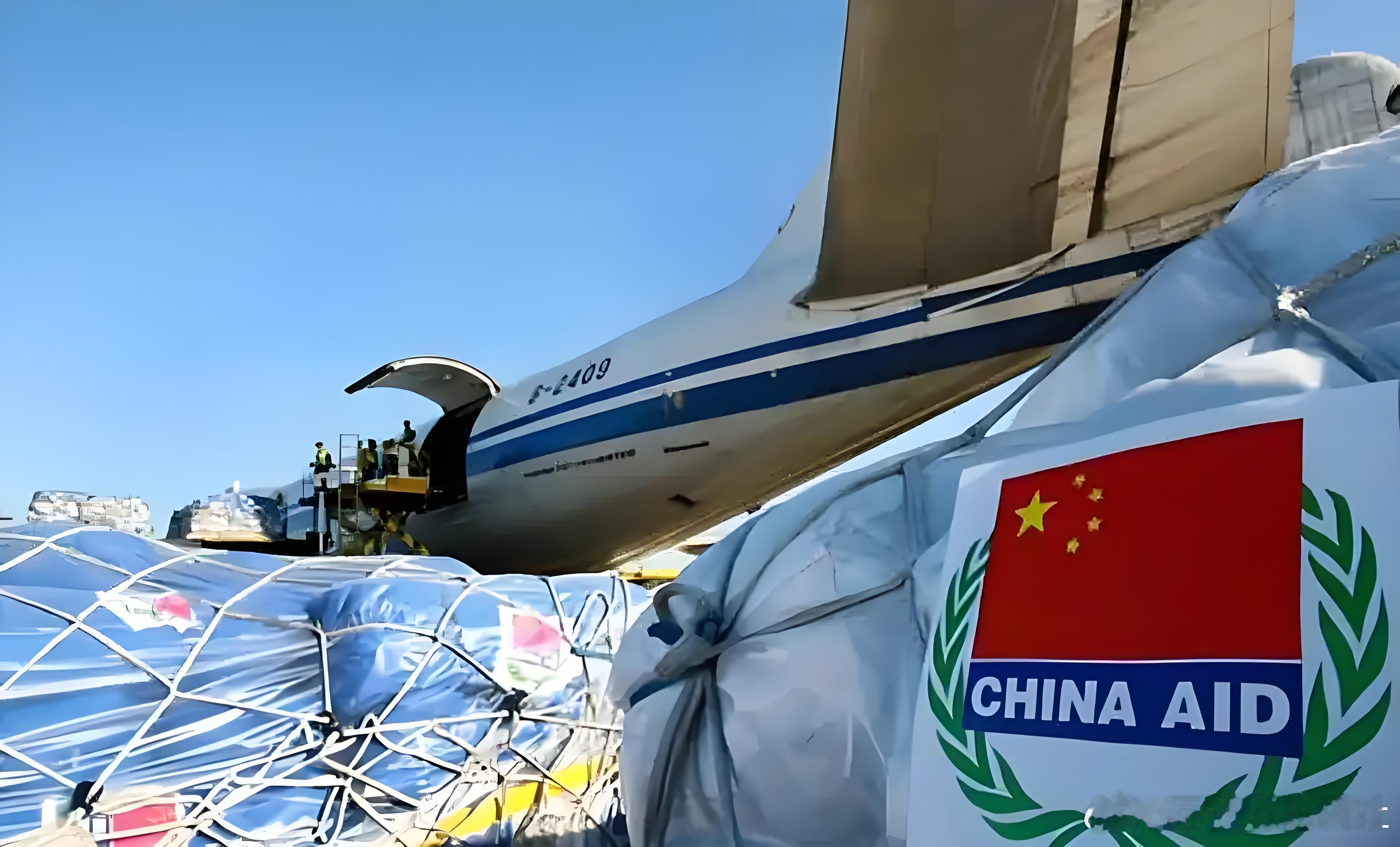 100万美元+1000万物资！中国援助菲律宾的“精准投喂”。菲律宾宣布中国要对其