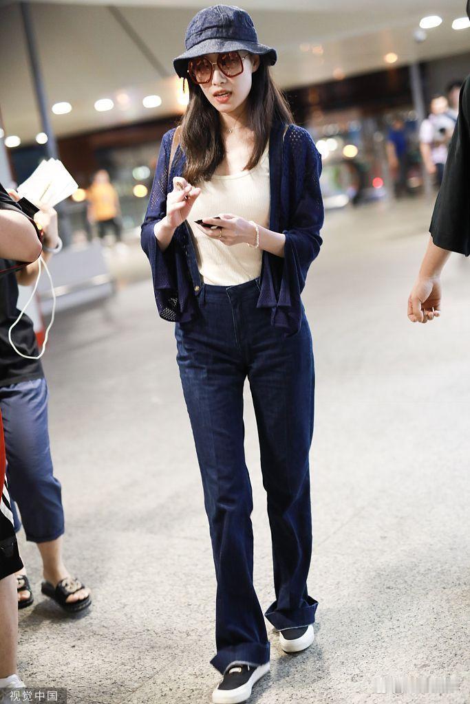 倪妮薄衫配长裤秀完美比例气质满分