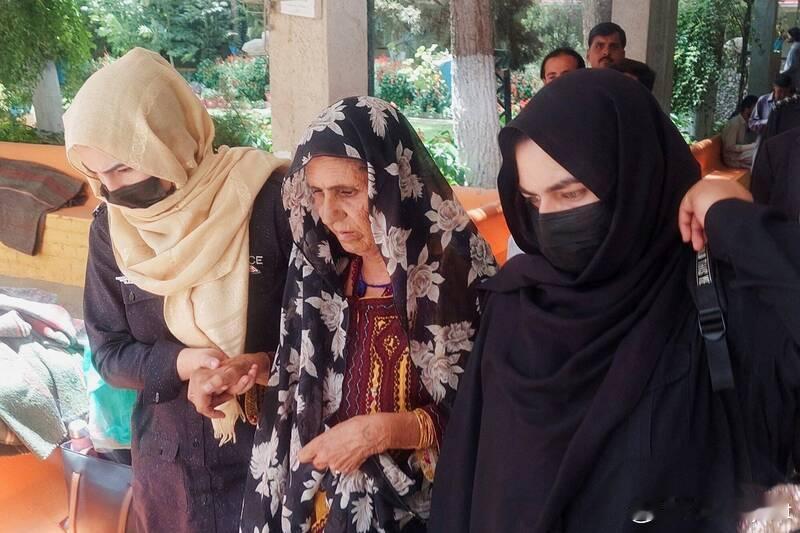 【不戴头巾被视为“让家族蒙羞”？穆斯林少女遭父兄捆绑丢入沼泽溺亡】海外新鲜事1