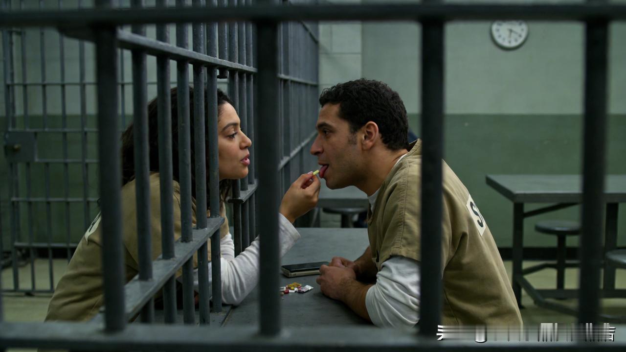 德国这事儿也太离谱了！24岁女子劳拉为给狱中的男友送冰毒，居然把毒品裹成小球藏舌