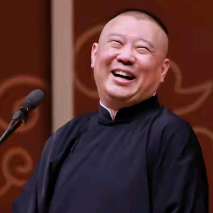 相声名家魏文亮批评德云社！昨天魏文亮在接受采访时表示：现在相声已经危在旦夕了，再