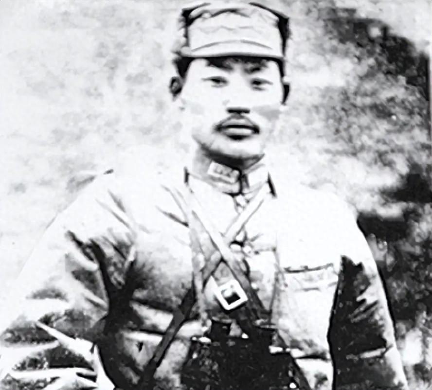 1933年，长城前线战事危急，38岁旅长赵登禹下令打开军械库取出82挺重机枪，有