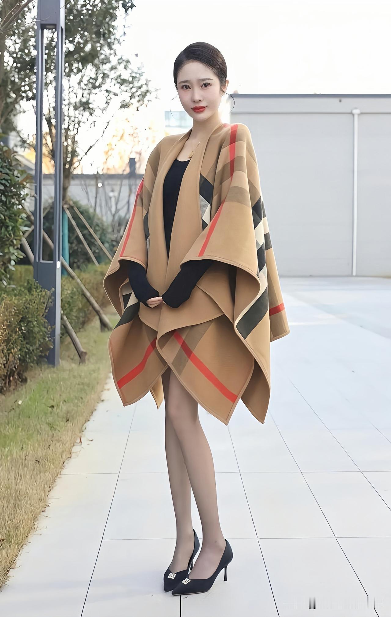 优雅气质穿搭指南，时尚外套与高跟鞋的完美搭配