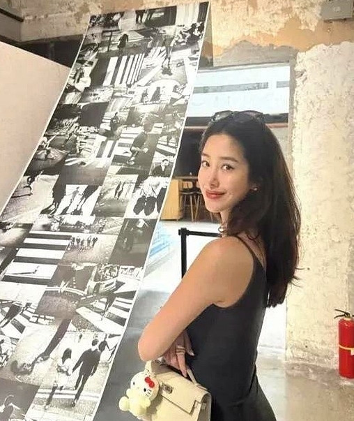 天呐！杨采钰男友身份终于曝光了！原来是福建金鹿集团的公子哥张向荣，身高1