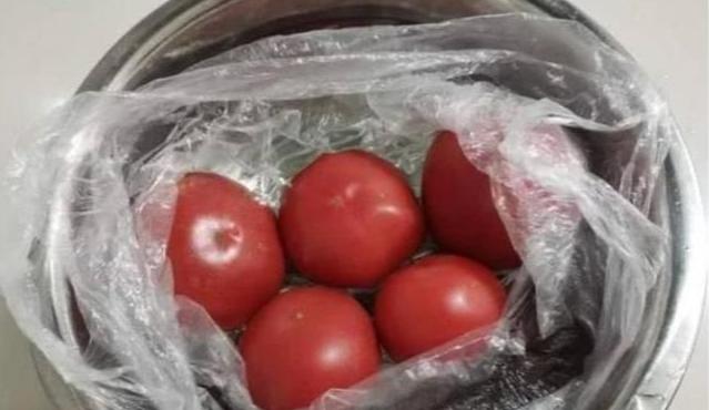 刚去菜市场转了一圈，本来想买点排骨炖汤，问完价格我又默默放下了。现在的钱真的