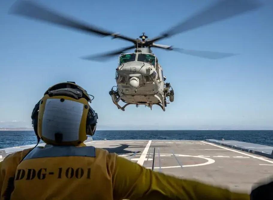 美国海军陆战队装备的UH-1Y“毒液”多用途军用直升机