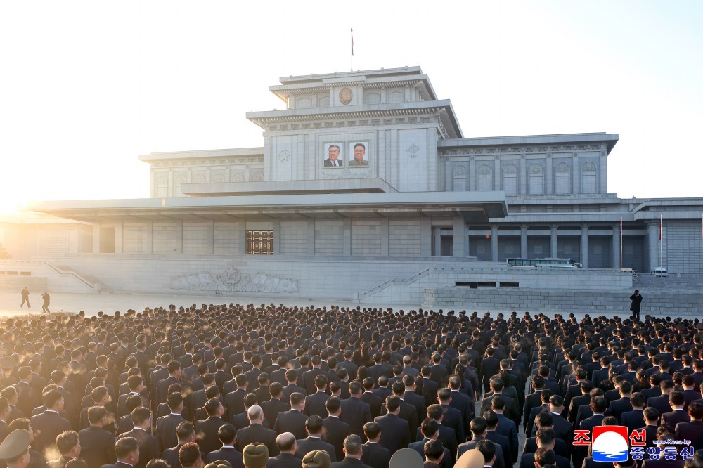 🔴【朝鲜劳动党第九次代表大会代表们参谒锦绣山太阳宫】朝鲜劳动党第九次代表大会代