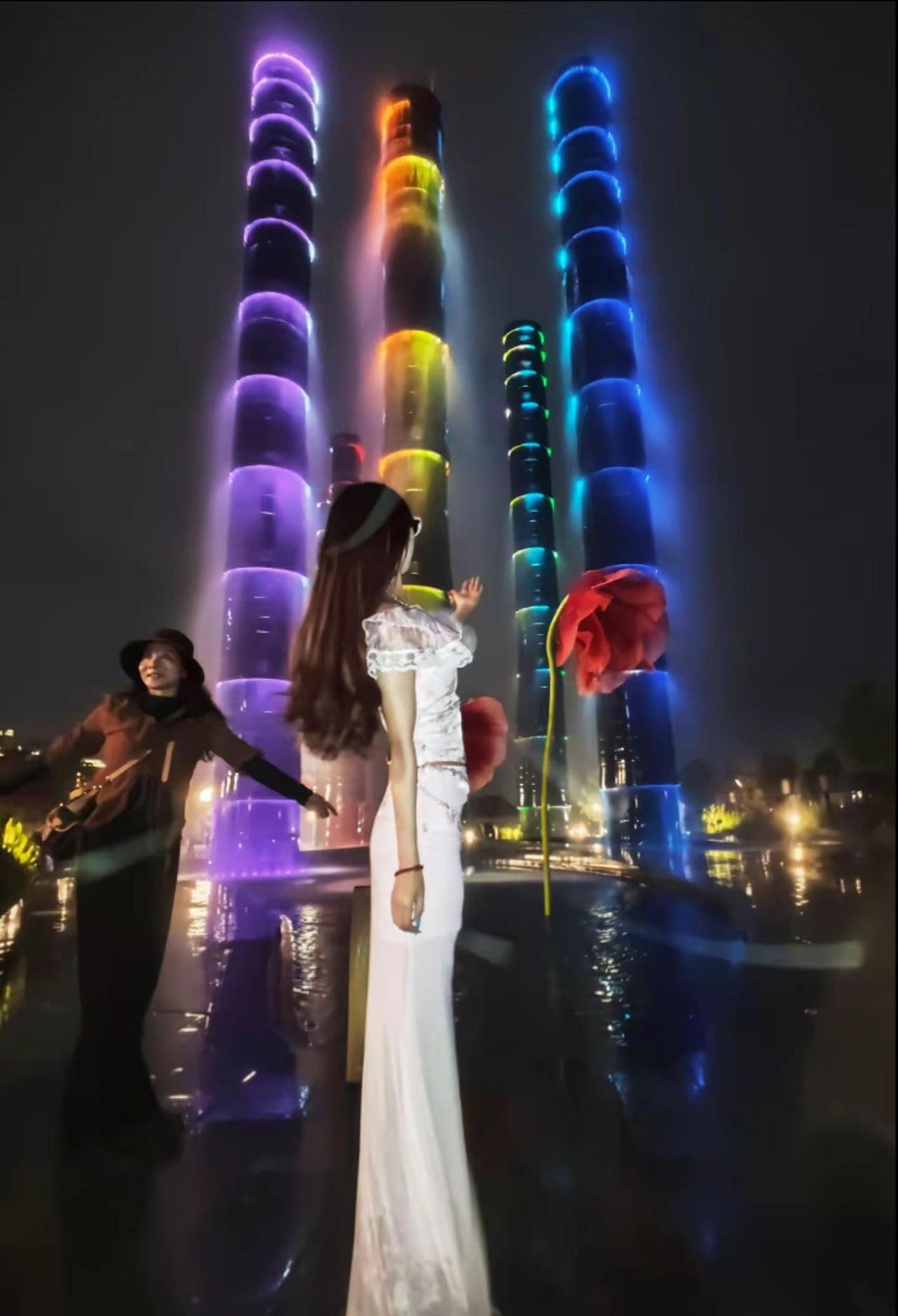 听说成都只有这六根柱子最直了.