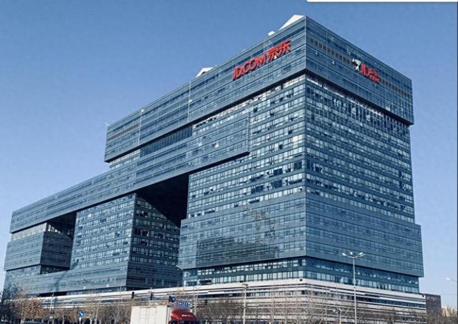 京东巴黎仓库被洗劫3个亿，很多人以为是法国治安太差，遇上了流氓。错了！真相是，这