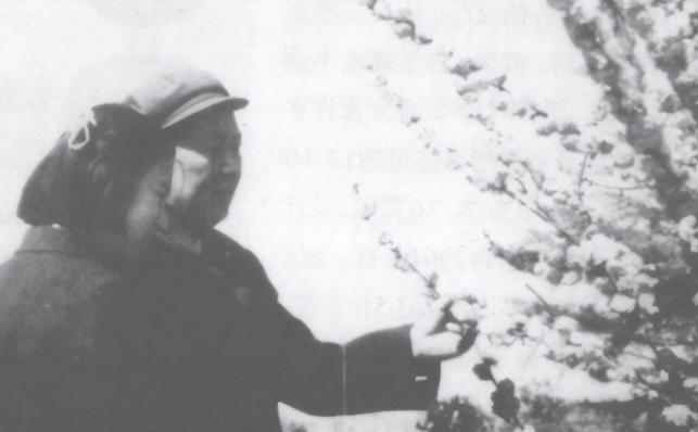 1996年孔令华反映妻子李敏相关问题后，中央作出批示，最终同意她享受副军级待遇。