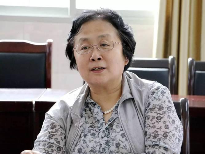 🌞1974年，陈毅夫人张茜病重弥留之际，盯着三个儿子只说了一句话：“妹妹结