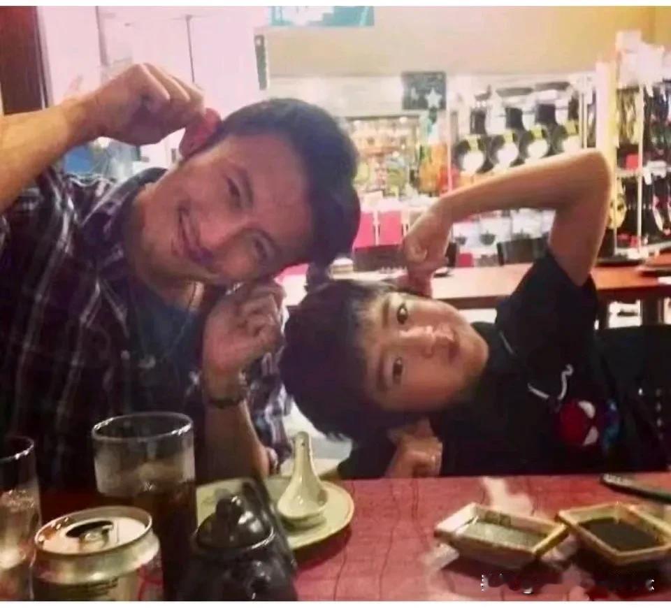 口无遮拦！谢霆锋大儿子哪里像宝宝（王宝强）了？明明是祖孙三代共用一张脸！谢霆锋