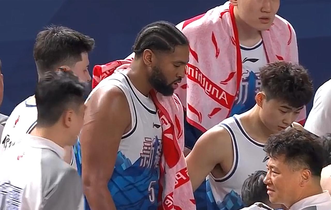 领先18分输球！揪出3大“废柴”，坑惨了广东队CBA常规赛第24轮，广东队做客