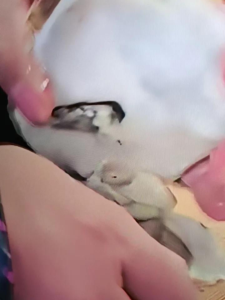 保安手扇女子，道德该如何定性？这几天，女子脚踢保安，被保安重重扇一耳光的视频