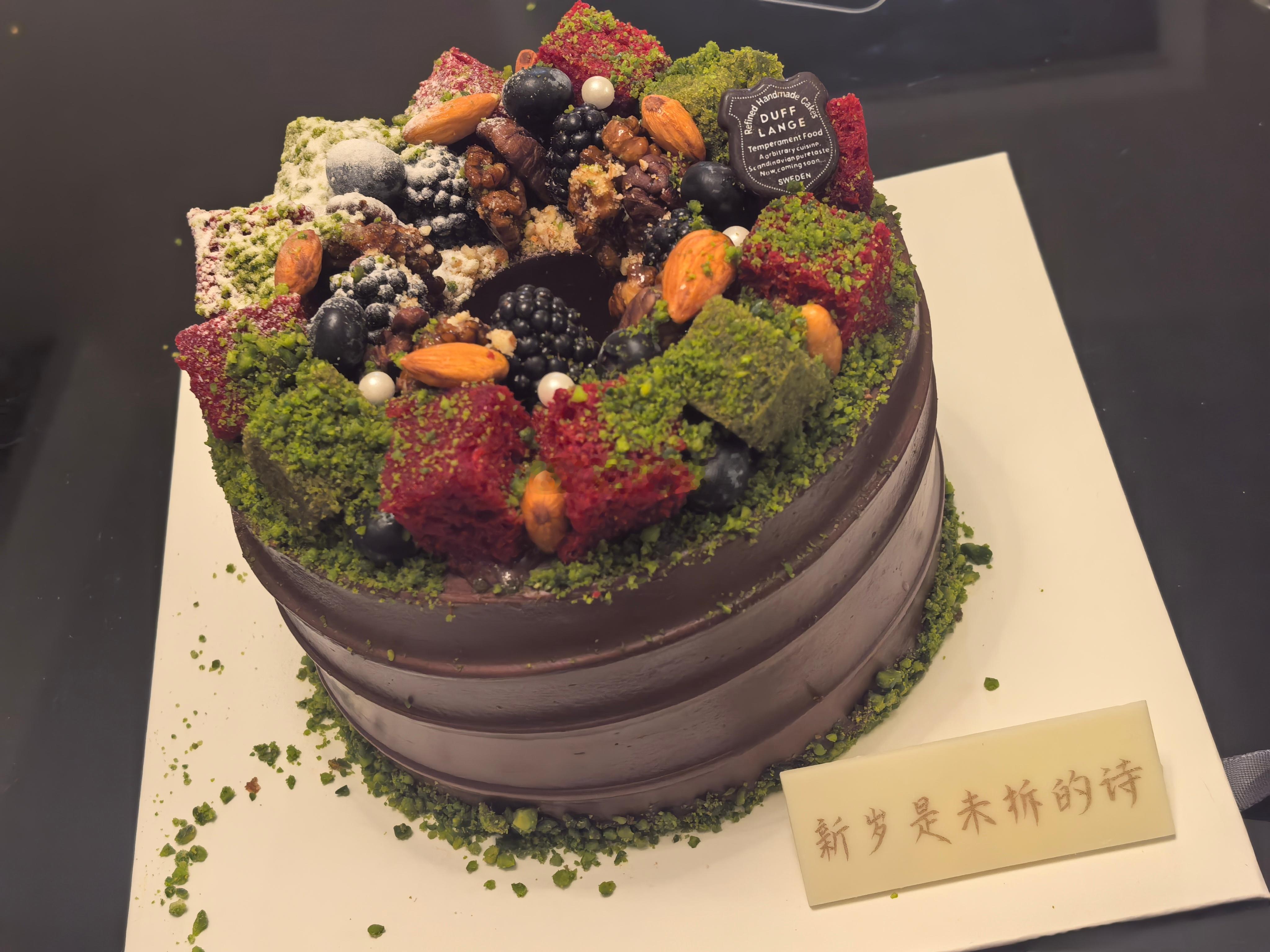 你们要的蛋糕来了…我再三确认了，今天不是任何纪念日，不是任何人的生日，连忌日我都