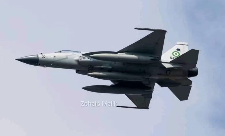 非洲国家贝宁发生军事政变，尼日利亚空军出动枭龙BLOCK2战机精准打击目标，支持