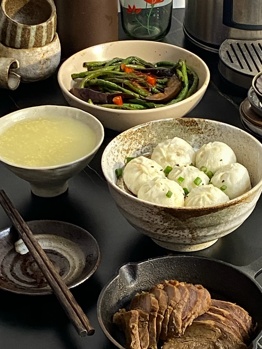 今日早餐📜小笼包 酱牛肉 豆角烧茄子🥢
