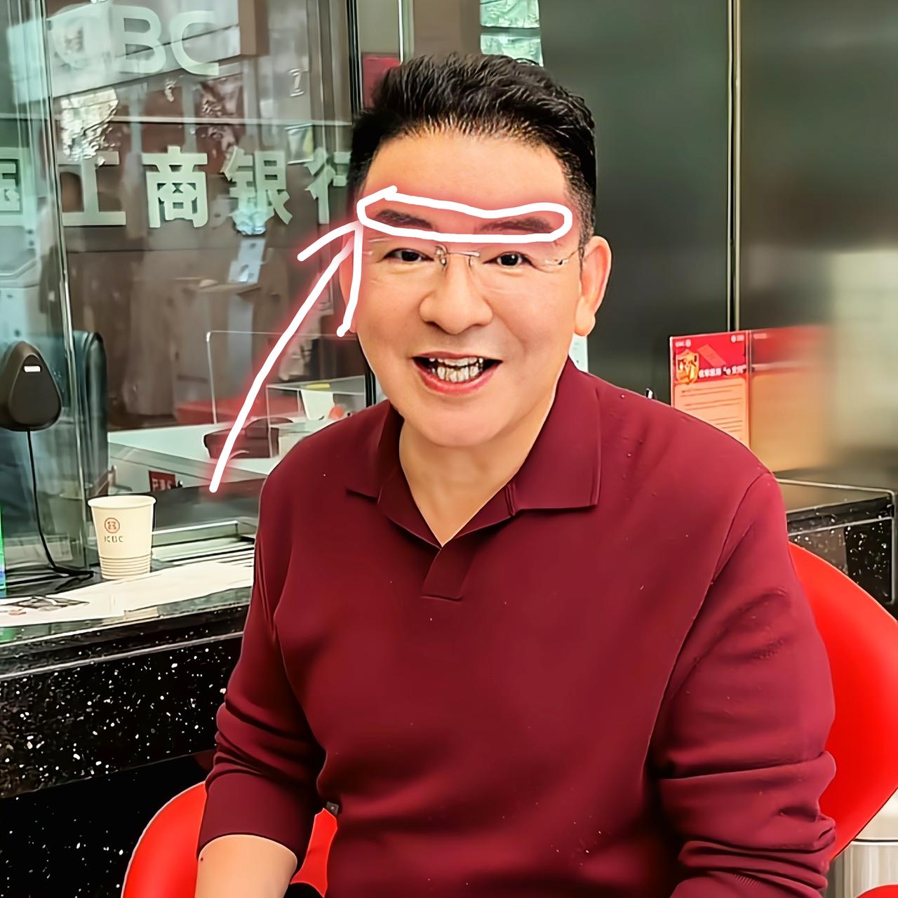 说白了，面相是骗不了人的，陈光标的脸已经说明很多问题了，眉毛又黑又粗又长，简