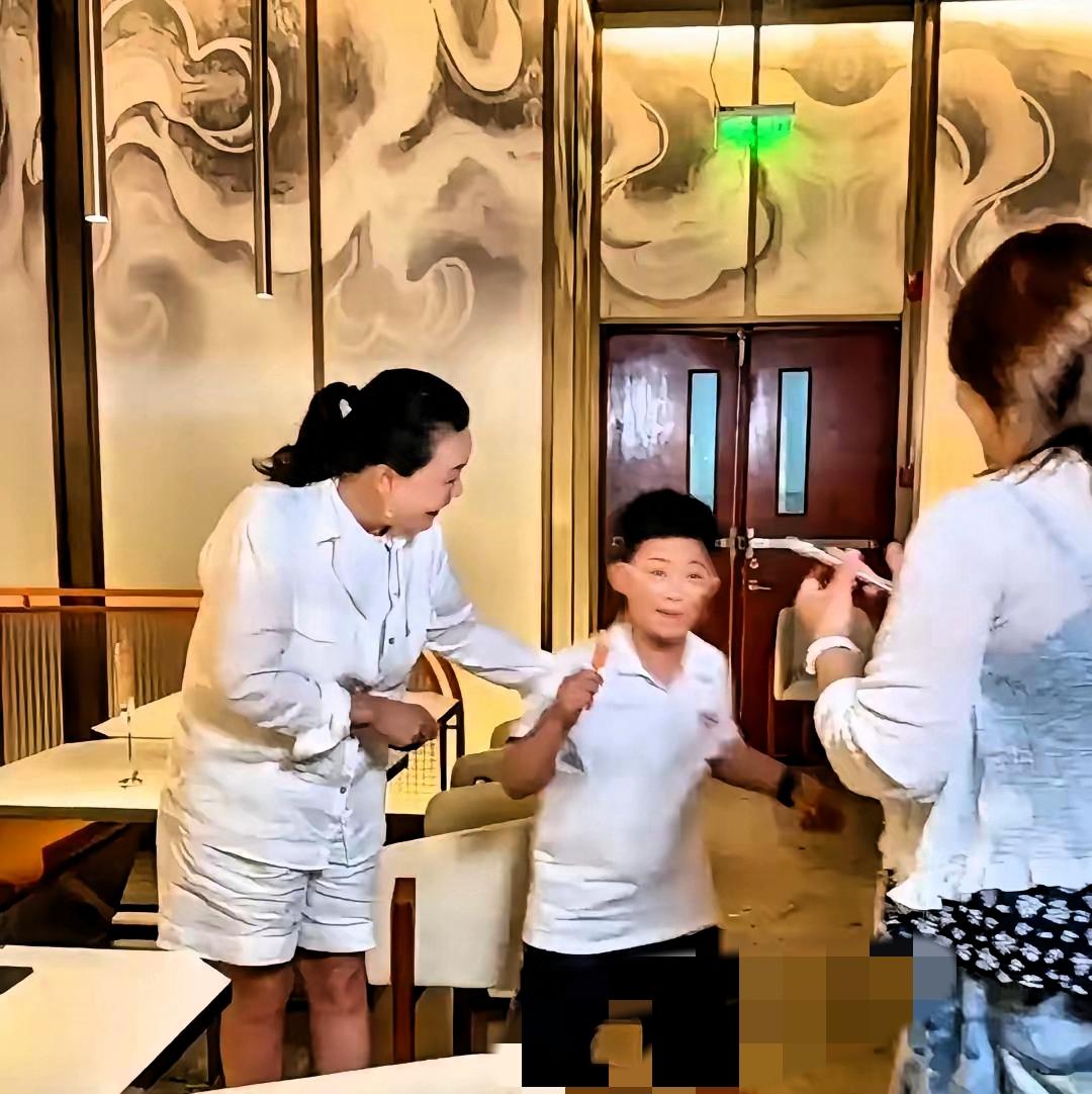苦盼许久终盼假期，箖箖回京，张兰难掩满心欢喜无数网友都清楚，张兰心底藏着一