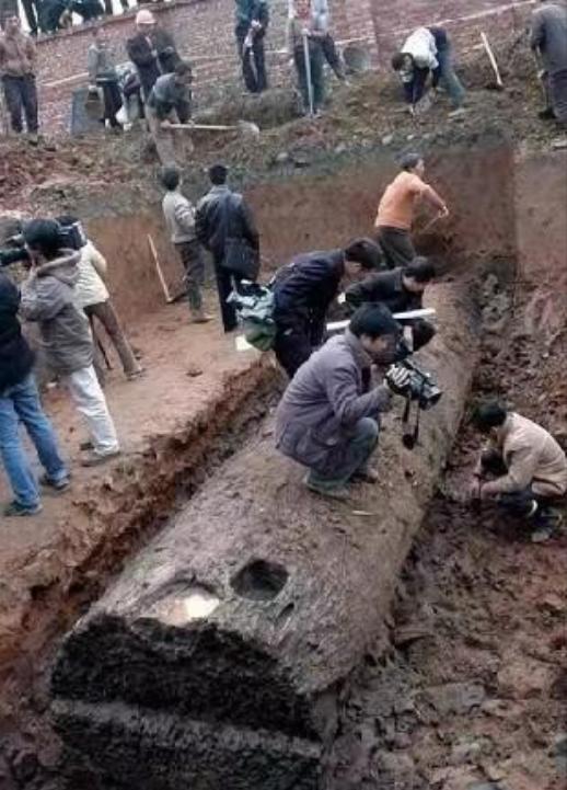 1943年，四川一位男子凌晨五点醒来，发现妻子又不见踪影，顿时心乱如麻，正要出去