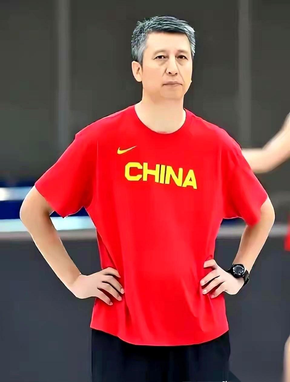 中国男篮的帅位，已经悄悄进入了倒计时。郭士强的合同，白纸黑字写着2028年到期