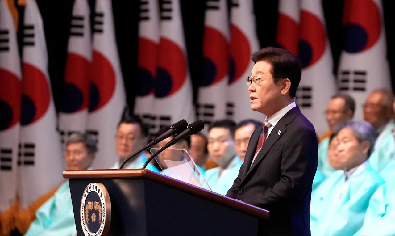 8月28日下午，韩国总统秘书室长姜勋植正式确认了消息，韩国事前就知道了金委员长将