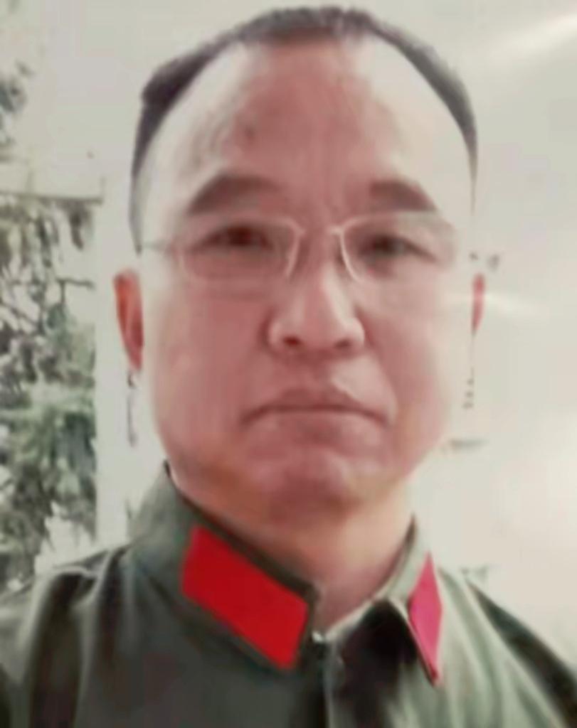 1984年，战士李陶雄中弹牺牲，送葬途中遗体竟两次从车上跌落，护士郑英察觉异样，