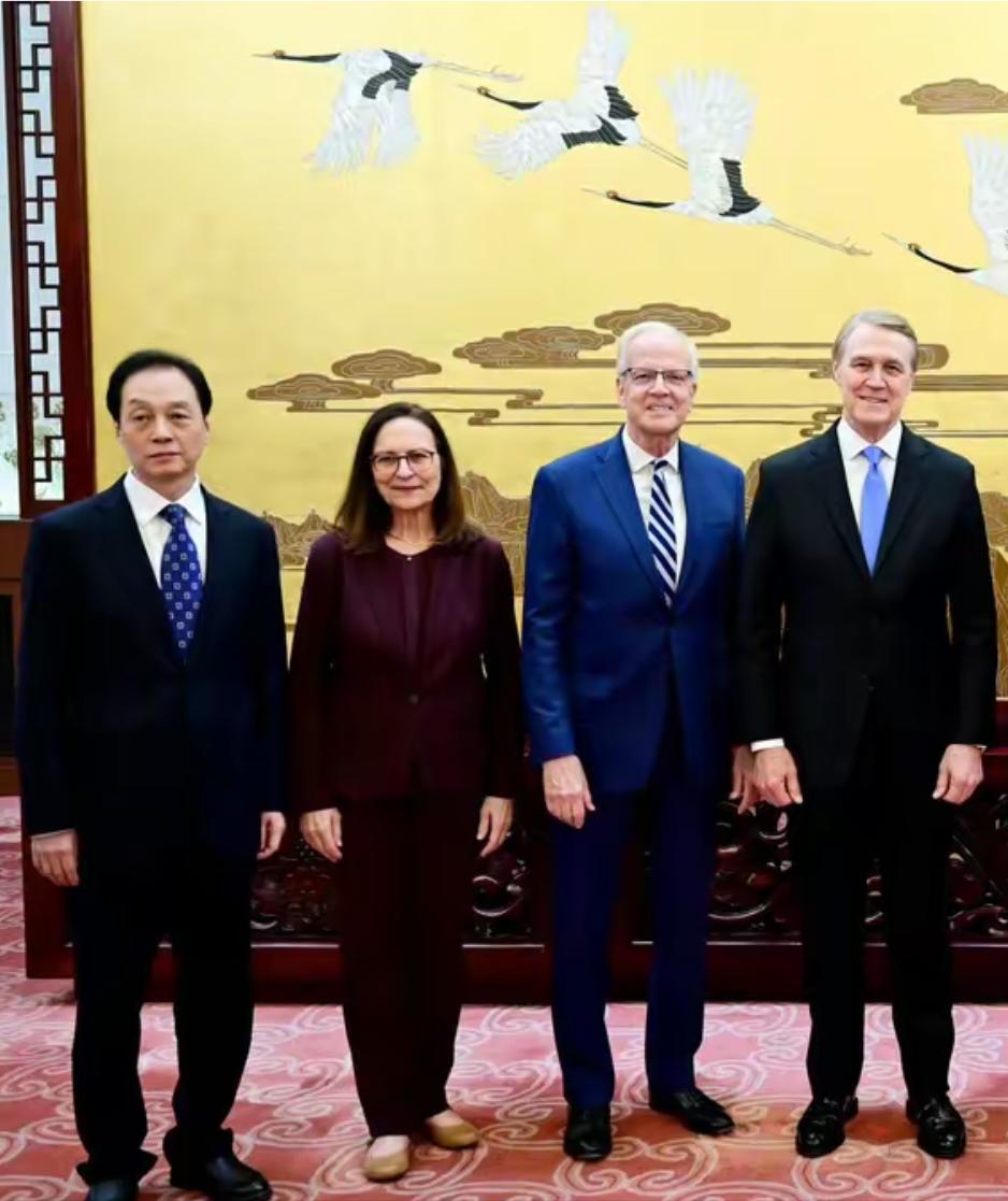 不达目的不罢休？最近，美国共和党参议员史蒂夫·戴恩斯率领的跨党派国会代表团，在