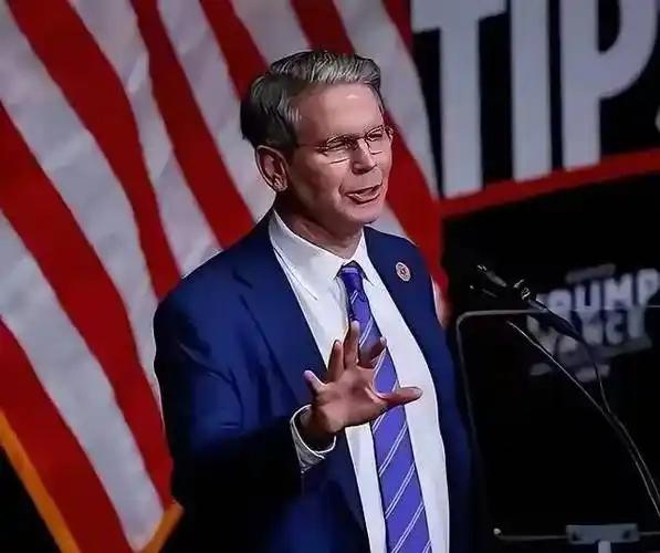 美国财长这次是真的破防了，为了几吨土，竟然当场失态。面对买不到稀土的窘境，他居然