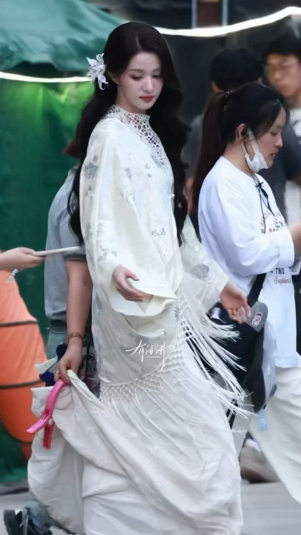 楚然你继续散发魅力吧王楚然浮生流苏长裙造型王楚然浮生流苏长裙路透
