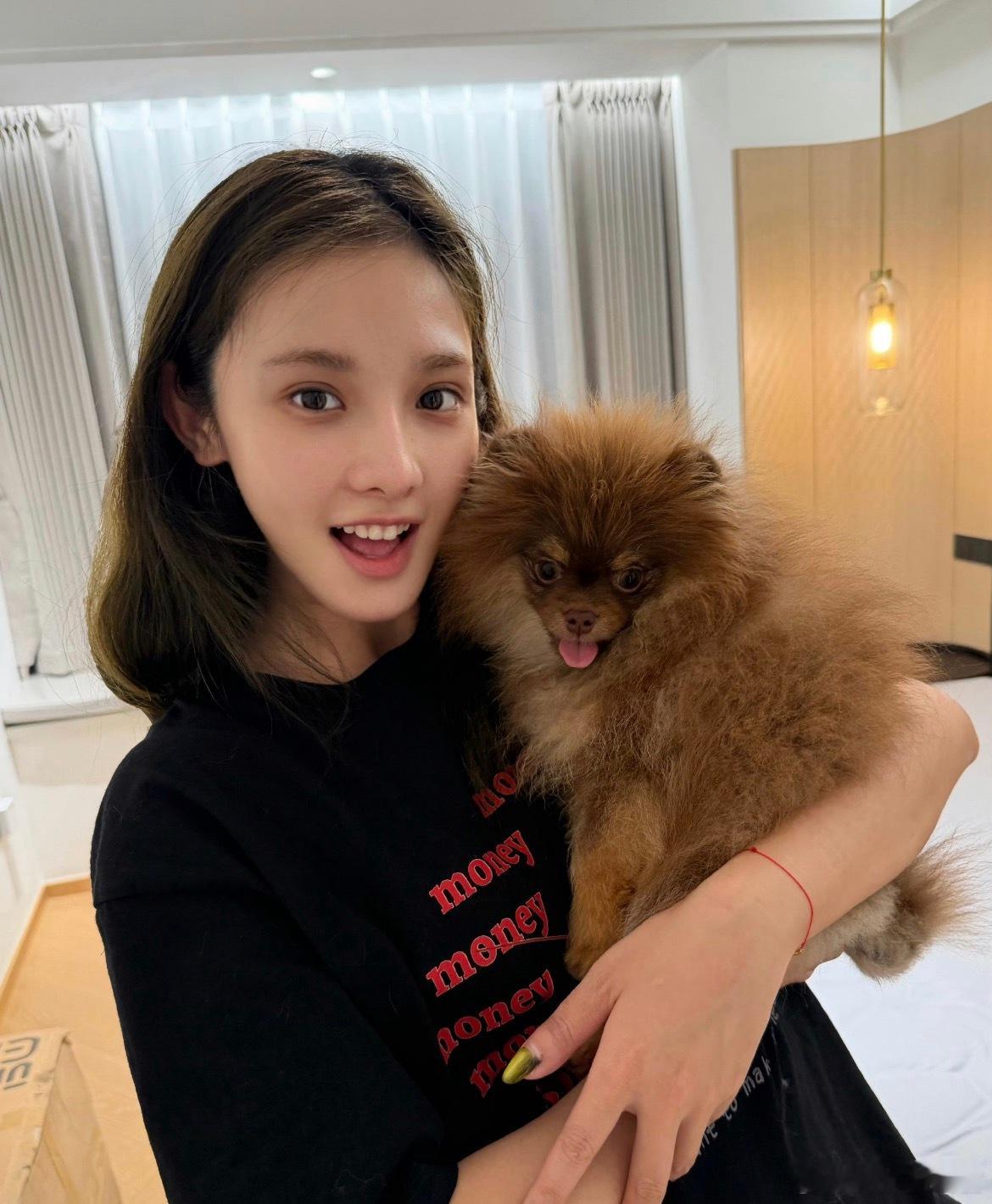 彭小苒既要爱情的糖也要事业的光彭小苒承认恋情不介意女神谈恋爱，但是这男的感觉真的