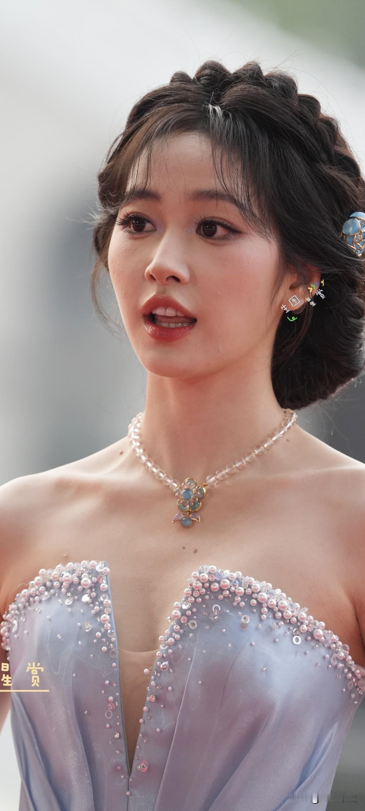 杨肸子张雅钦鹤男白翊汝×文荣奖红毯小仙女们都美成啥了！