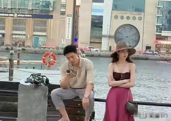 钟楚曦的心情完全可以理解，自己打扮的美美的想把最好的那面展现出来，但男朋友打扮的