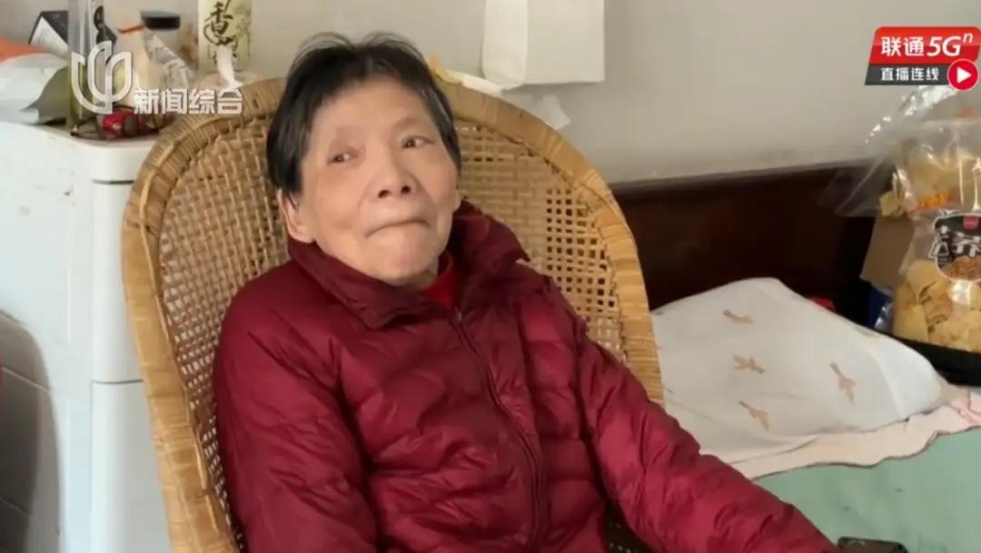 上海，78岁老人一辈子没结婚，无儿无女，身边只有一个月薪6800的保姆照顾她，老