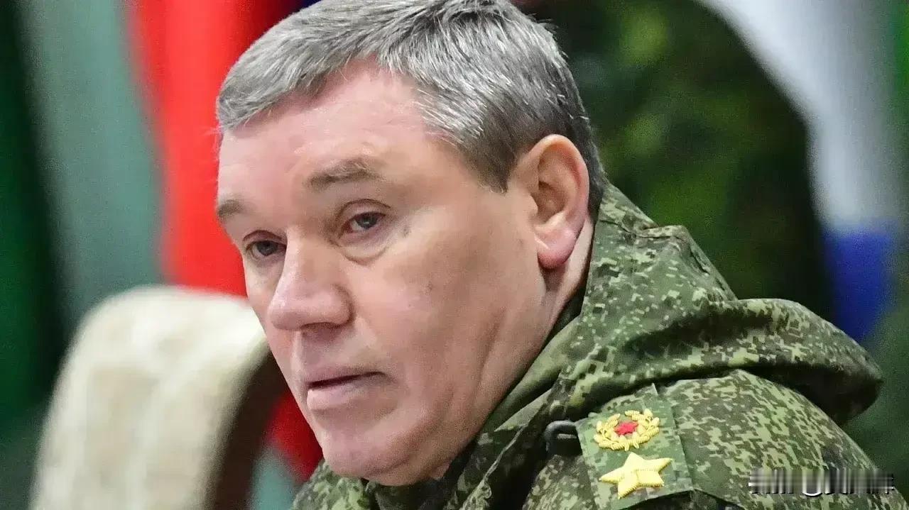 【俄军总参谋长视察南部集群指挥部：大战在即】4月21日，俄罗斯国防部第一副国