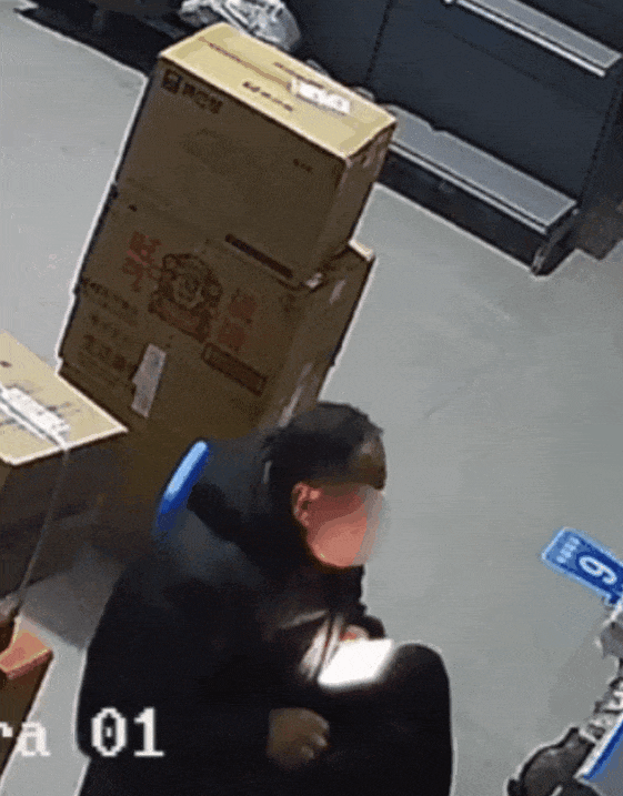 人要是喝醉了丑态百出，啥洋相都有。这哥们喝醉了，竟然被困3小时！前不久，江西一