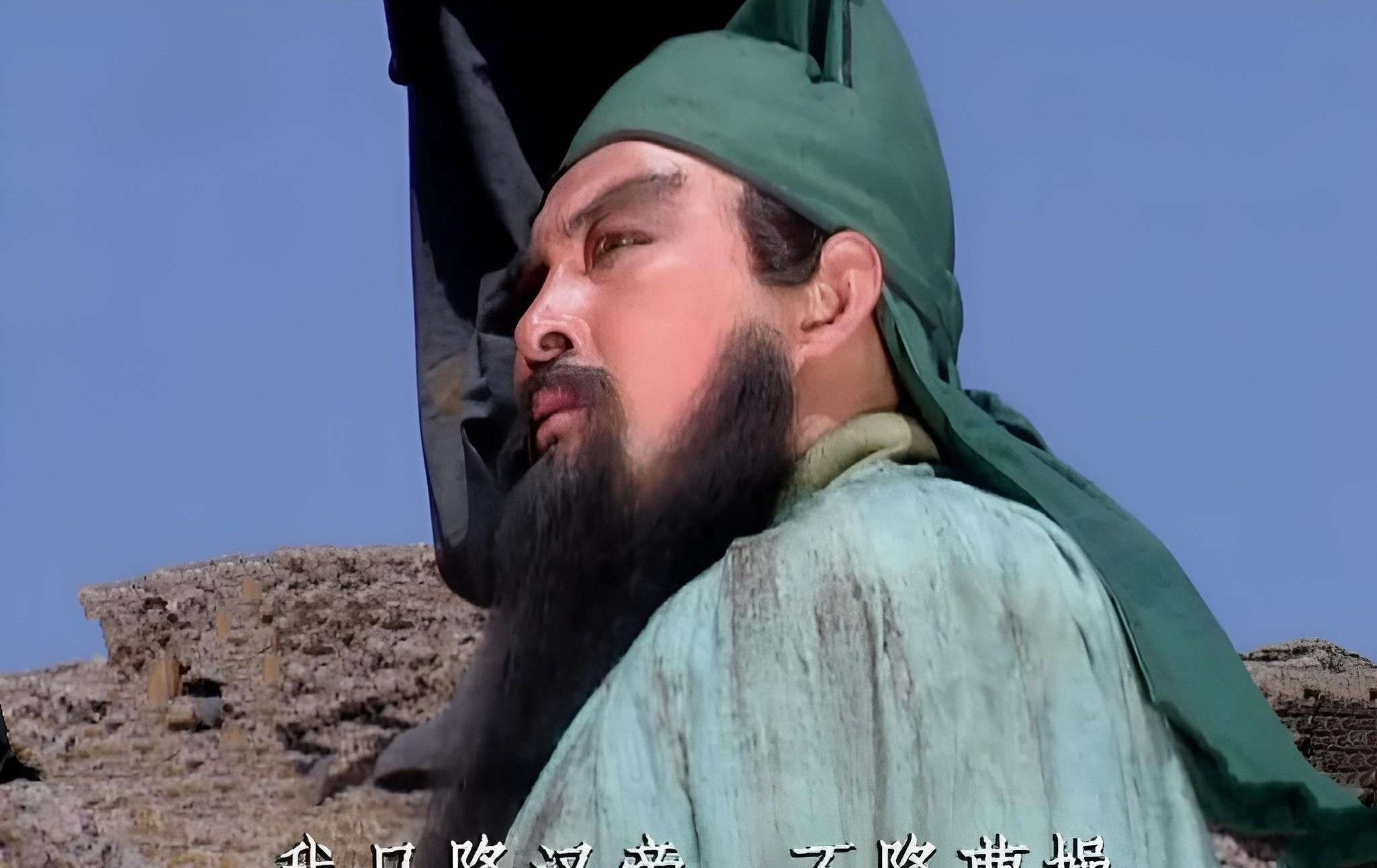 徐州下邳土山之战，关羽青龙偃月刀下，曹营三谋士三大将高下立判