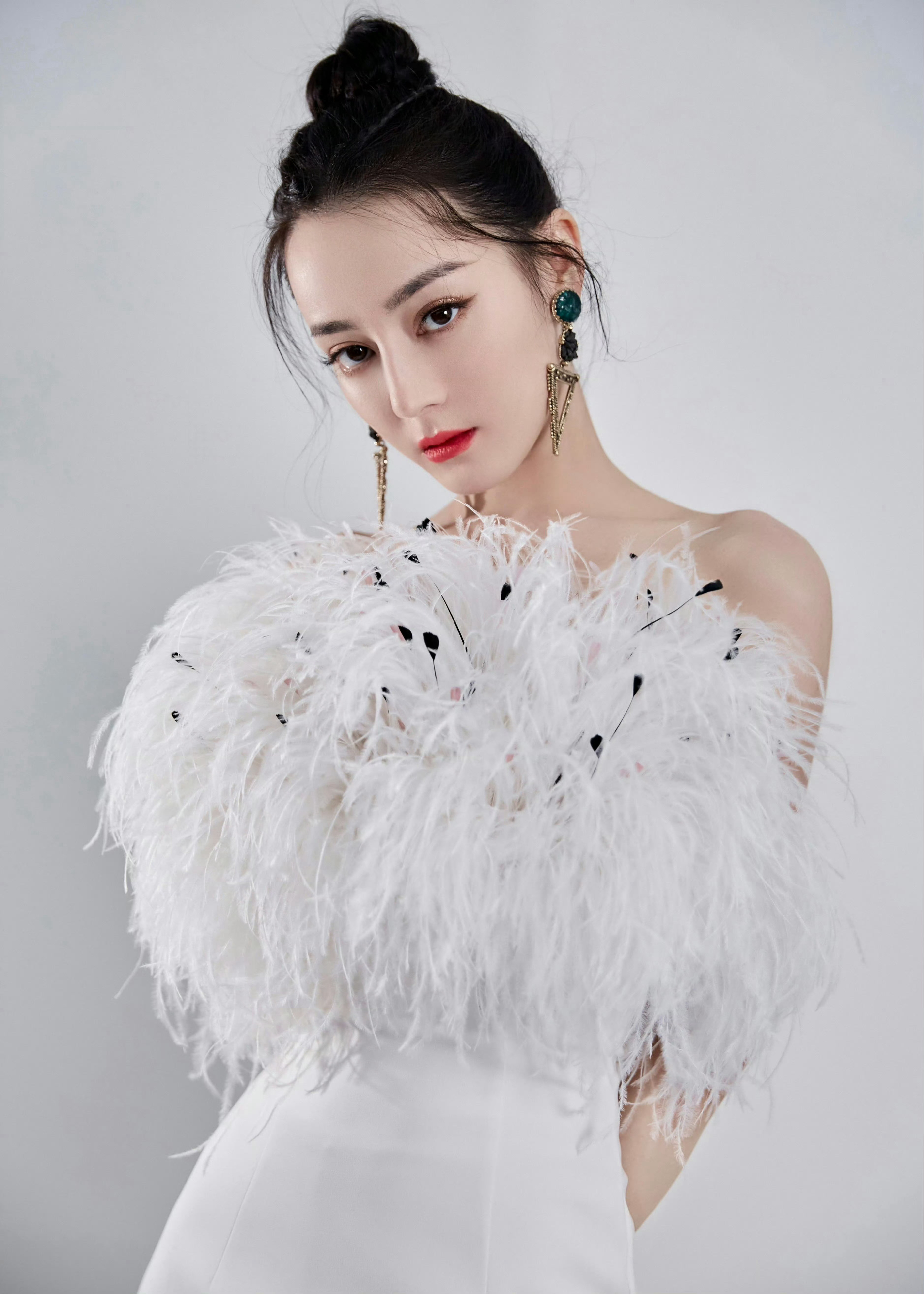 迪丽热巴自然好状态迪丽热巴蝴蝶骨