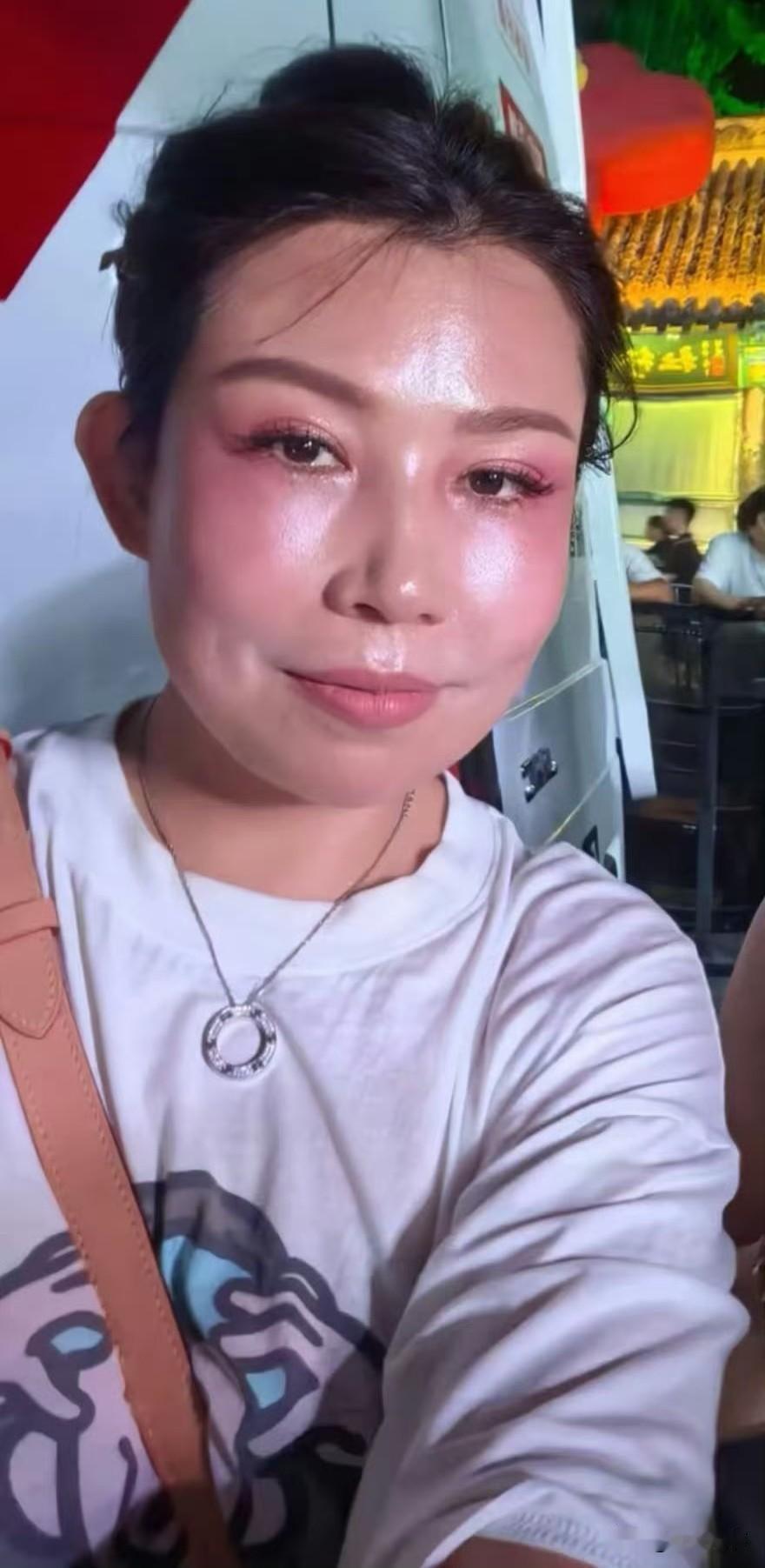 粉丝在驴家大舞台现场拍的海鸭蛋照片，海鸭蛋还是很漂亮的，风韵犹存！​​​