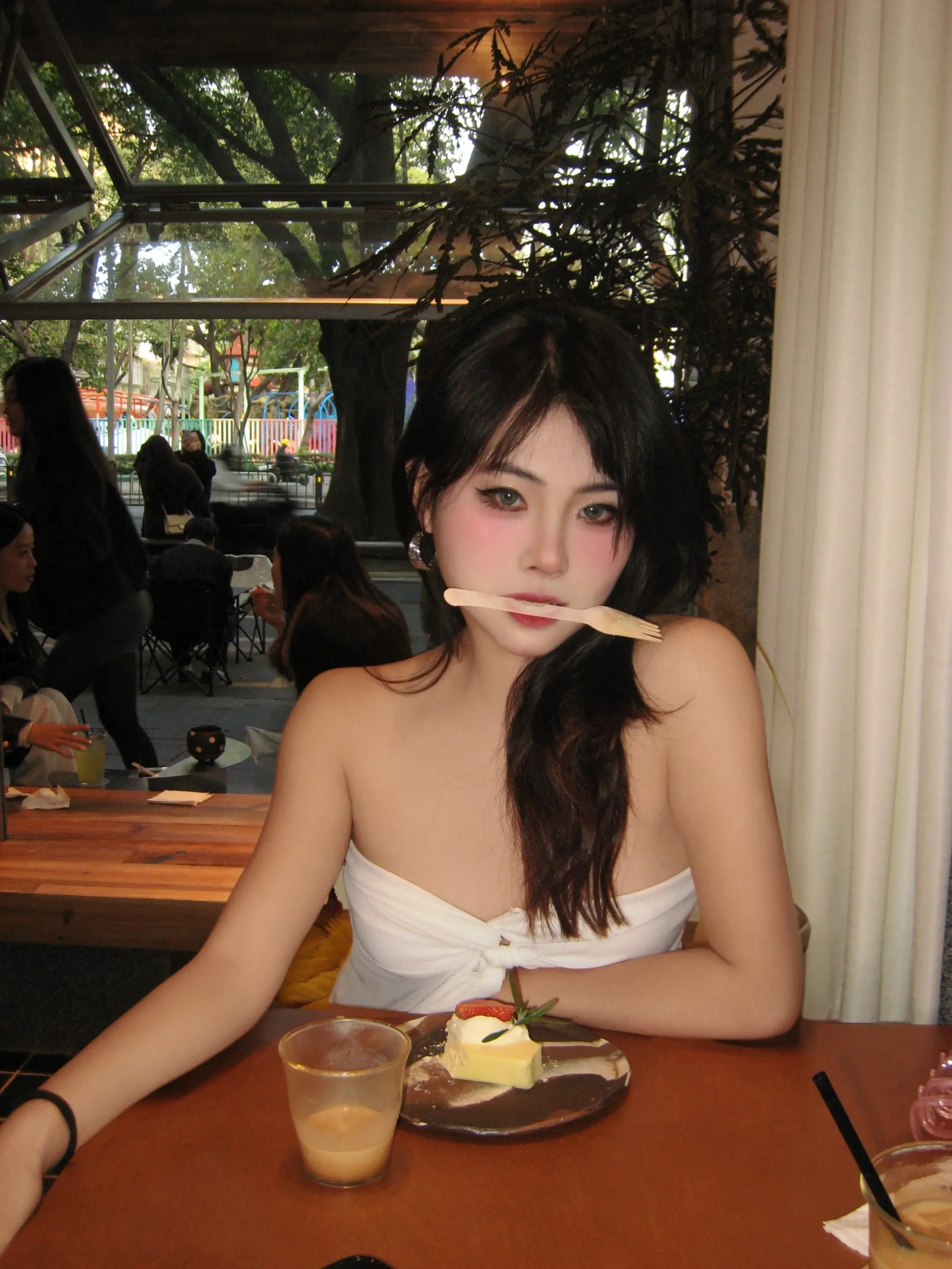 其实有时候觉得自己肉肉蛮好看的。