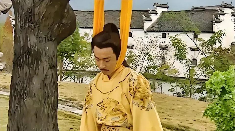 崇祯为什么宁可哀求大臣和亲戚，最后自尽了也没有抄他们的家？煤山歪脖子树下，那具