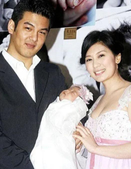 2009年，贾静雯生了一个女儿，婆婆气不打一处来说：我儿子上亿的家产没人继承了！