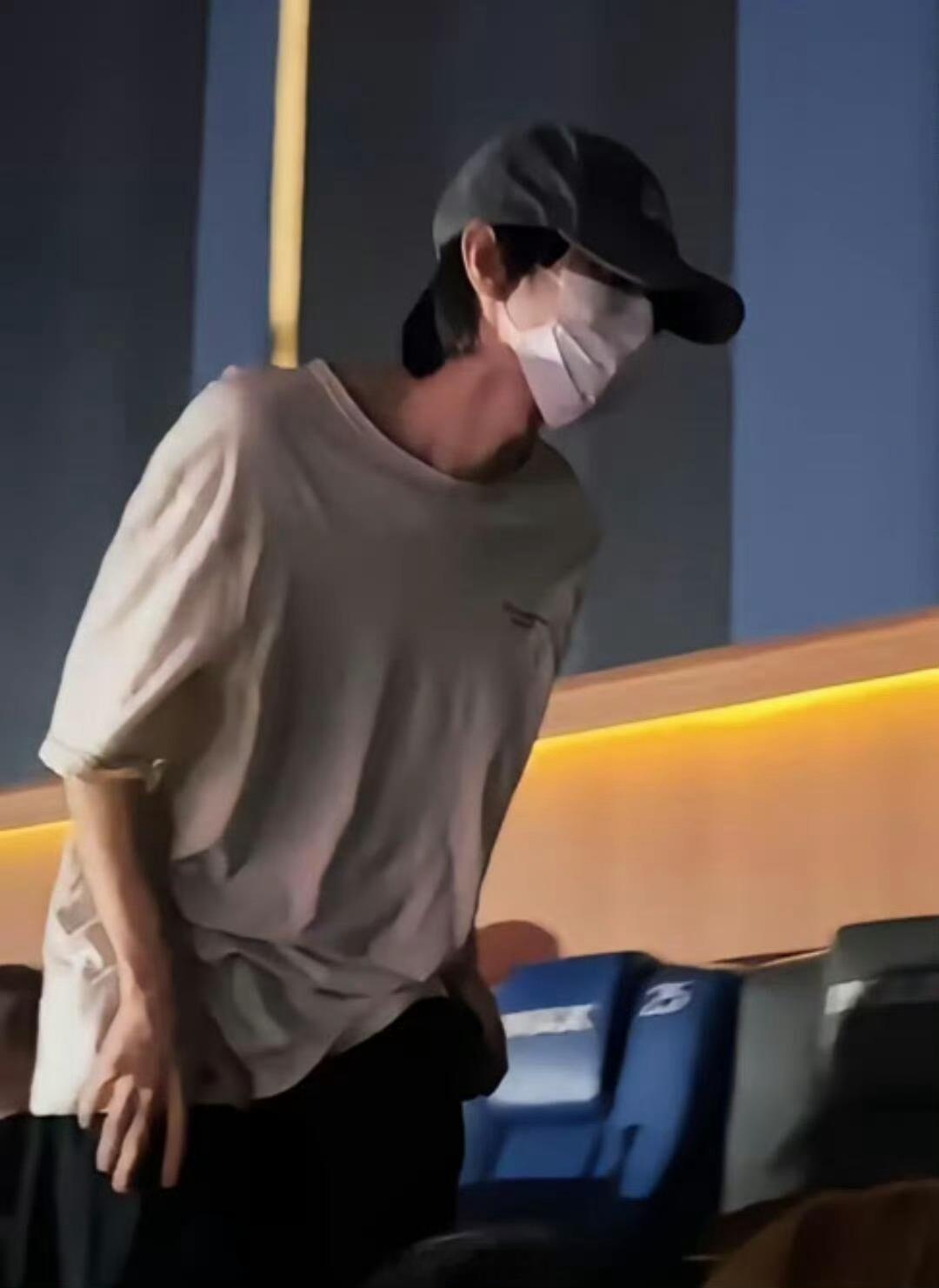 王俊凯王源近日状态对比，两位帅的各有特色～王俊凯怎么瘦成这样了​​​
